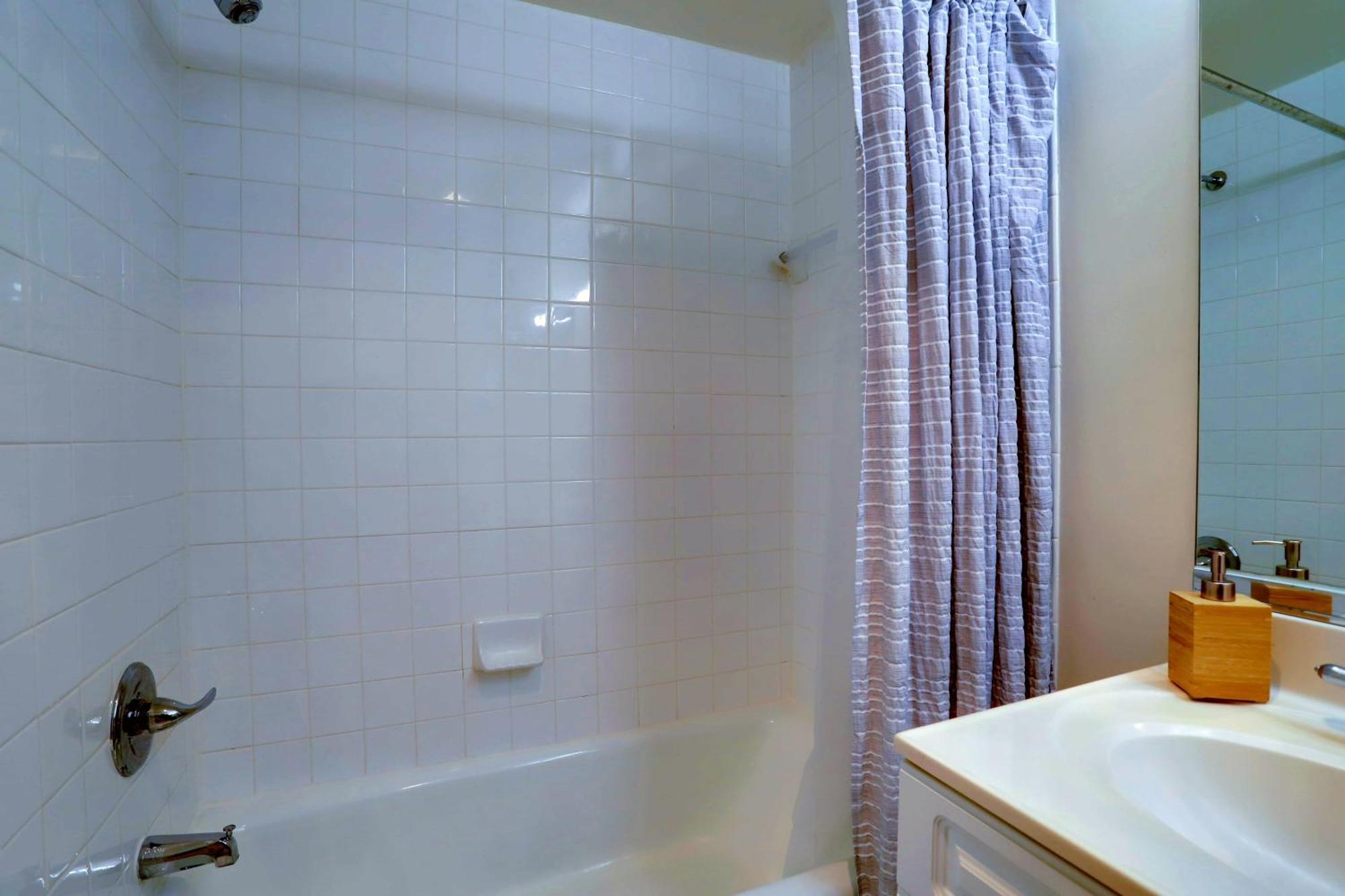 Fantastic 2 Bedroom Apartment With Gym At 알링턴 외부 사진